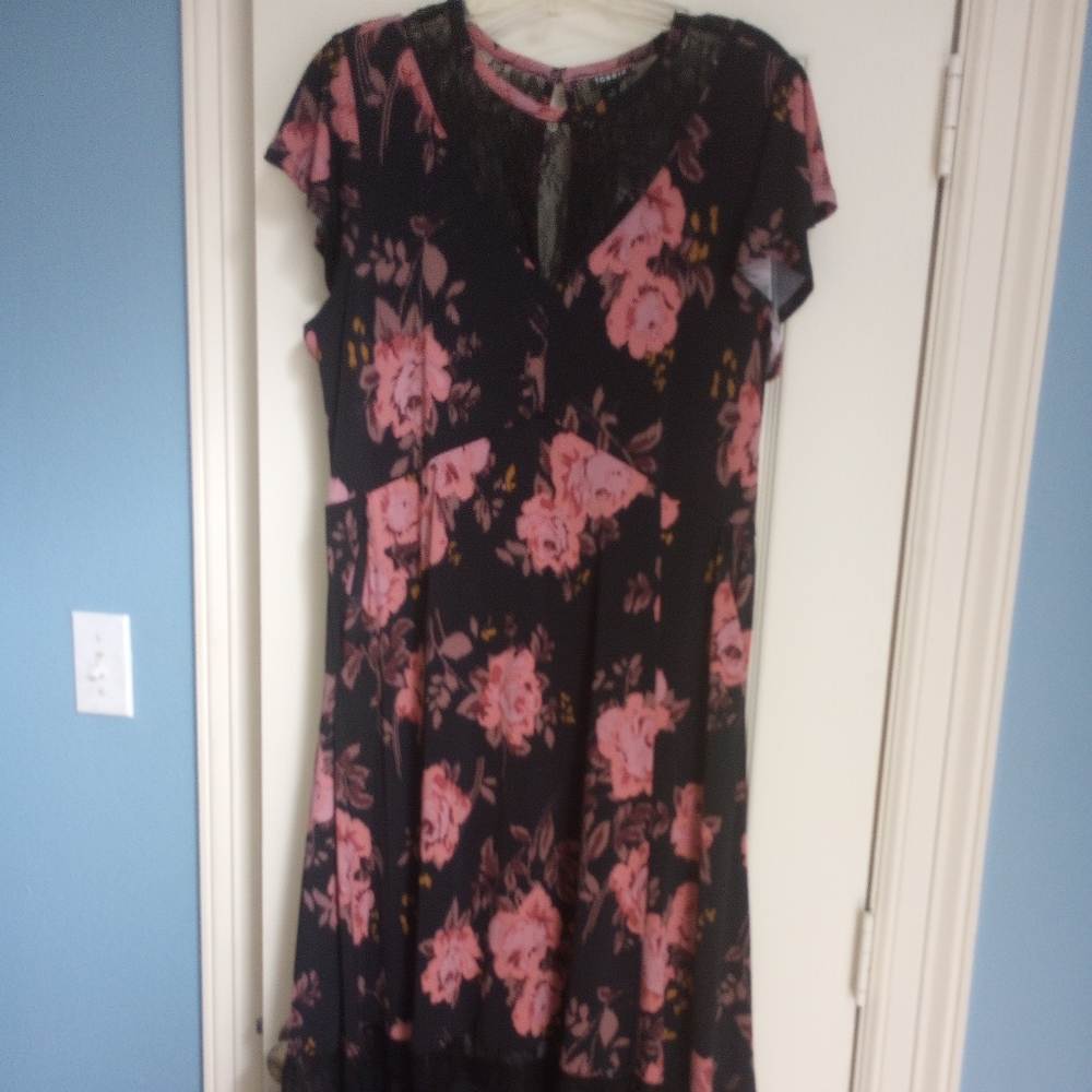 Torrid V-neck Lace Panel/ Black with Rose Pink Flowers Midi Length Dress